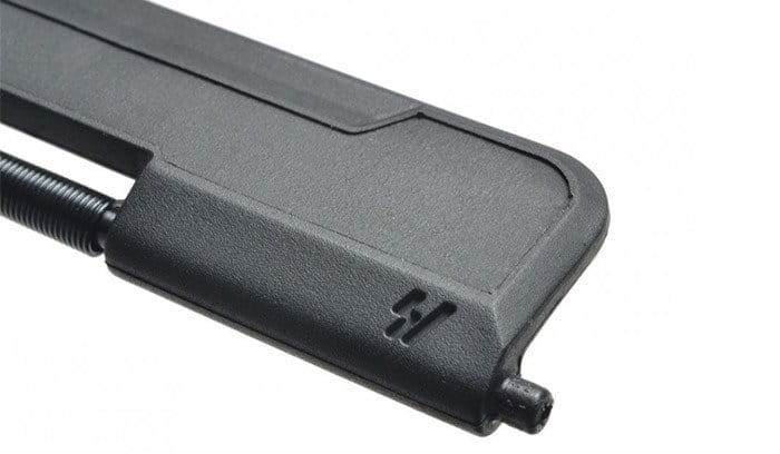 pol_pl_Strike-Industries-Klapka-wyrzutnika-lusek-UDC-Ultimate-Dust-Cover-Standard-Czarny-SI-AR-UDC-E-01-223-BK-12924_1.jpg